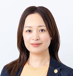 弁護士　石川　麗子